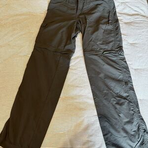 Mountain Hardware Pants Convertible Capris Shorts.